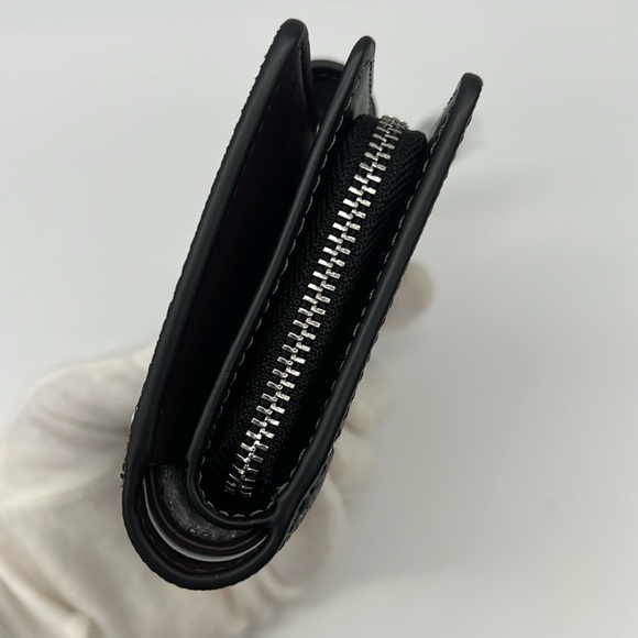 Coach Medium Corner Zip Wallet With Heart Bolt
Print Silver Black Multi - Picture 4 of 15